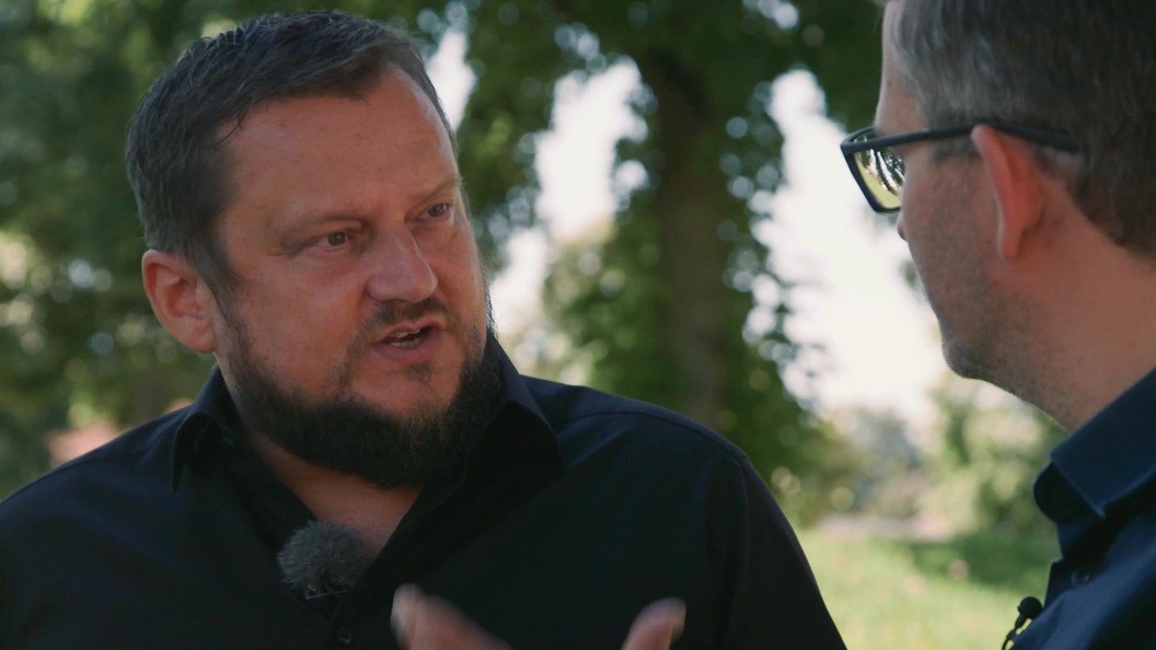 „Linder trifft“: Enthüllungsjournalist Uwe Ritzer | Franken Fernsehen